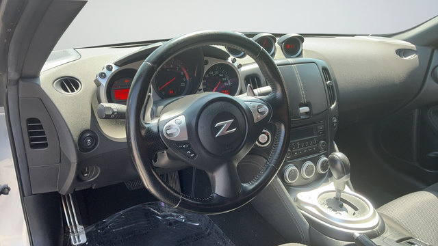 Used 2020 Nissan 370Z Coupe RWD image 9