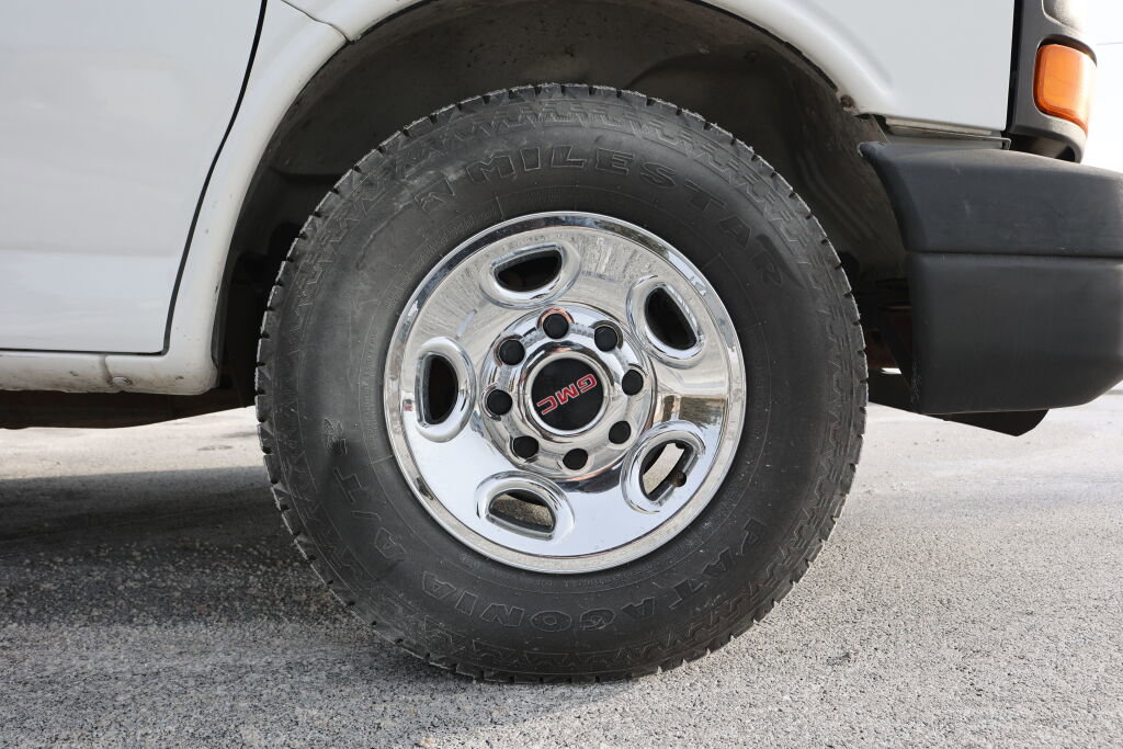 Used 2004 GMC Savana 3500 image 6