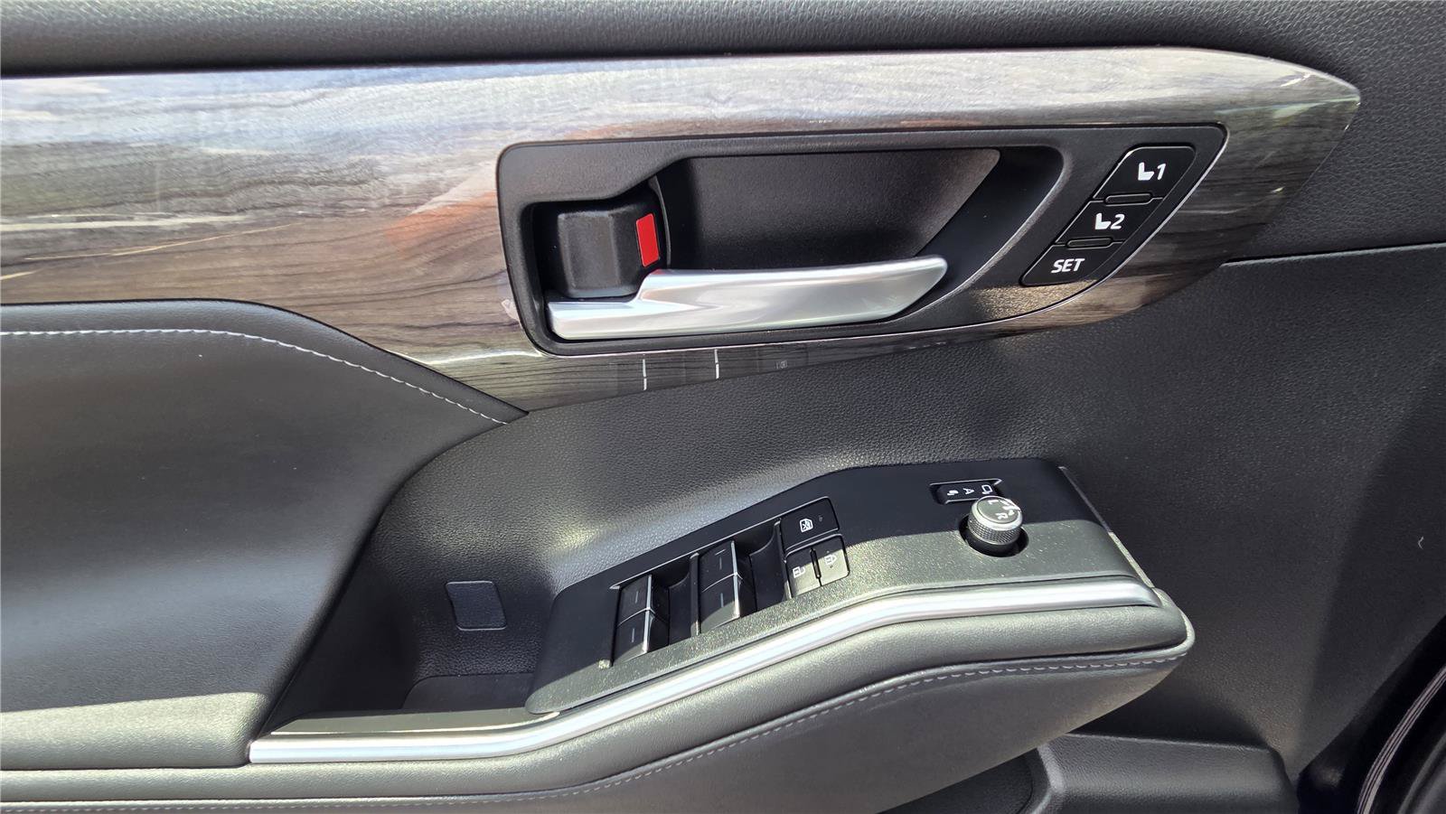 Used 2023 Toyota Highlander Platinum AWD/4WD image 14