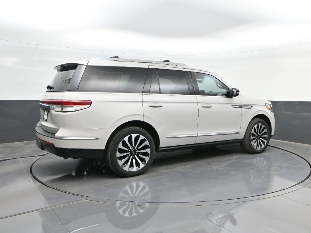 Used 2023 Lincoln Navigator Reserve RWD image 15