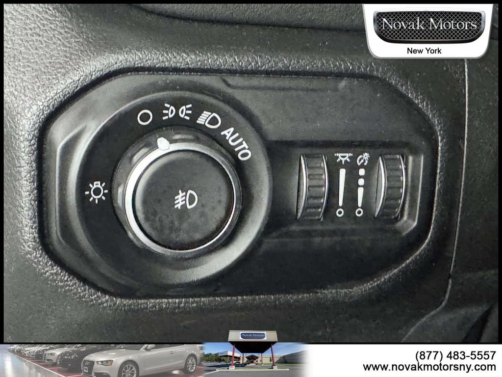 Used 2020 Jeep Wrangler Unlimited Sahara image 13