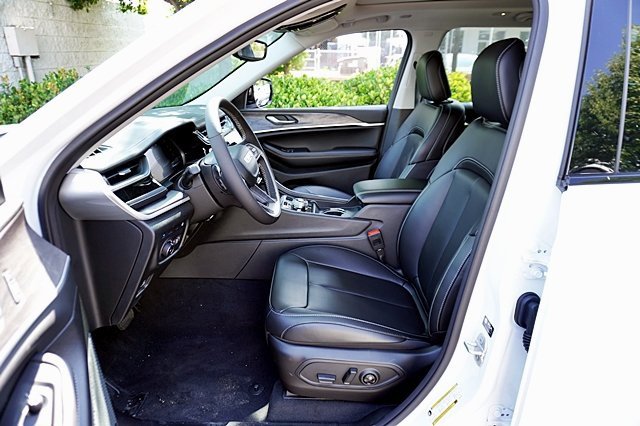 New 2023 Jeep Grand Cherokee Limited 4xe image 17