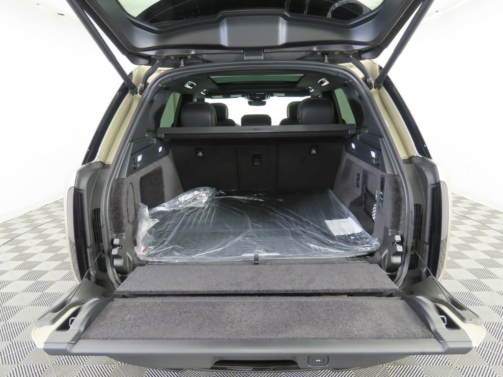 New 2025 Land Rover Range Rover SE image 29