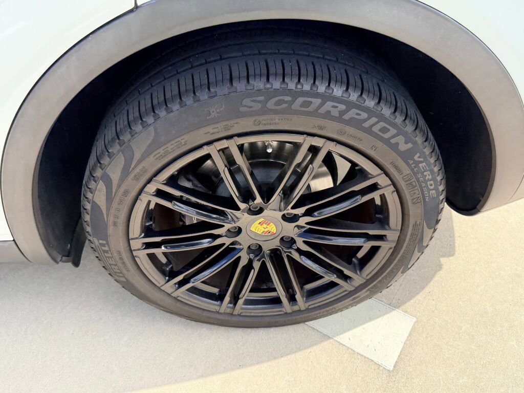 Used 2020 Porsche Cayenne image 9