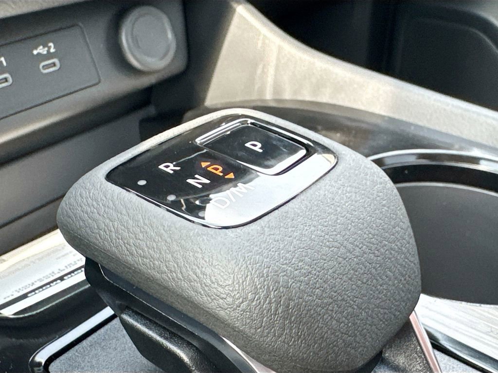 Used 2025 Nissan Rogue SV w/ SV Premium Package image 13