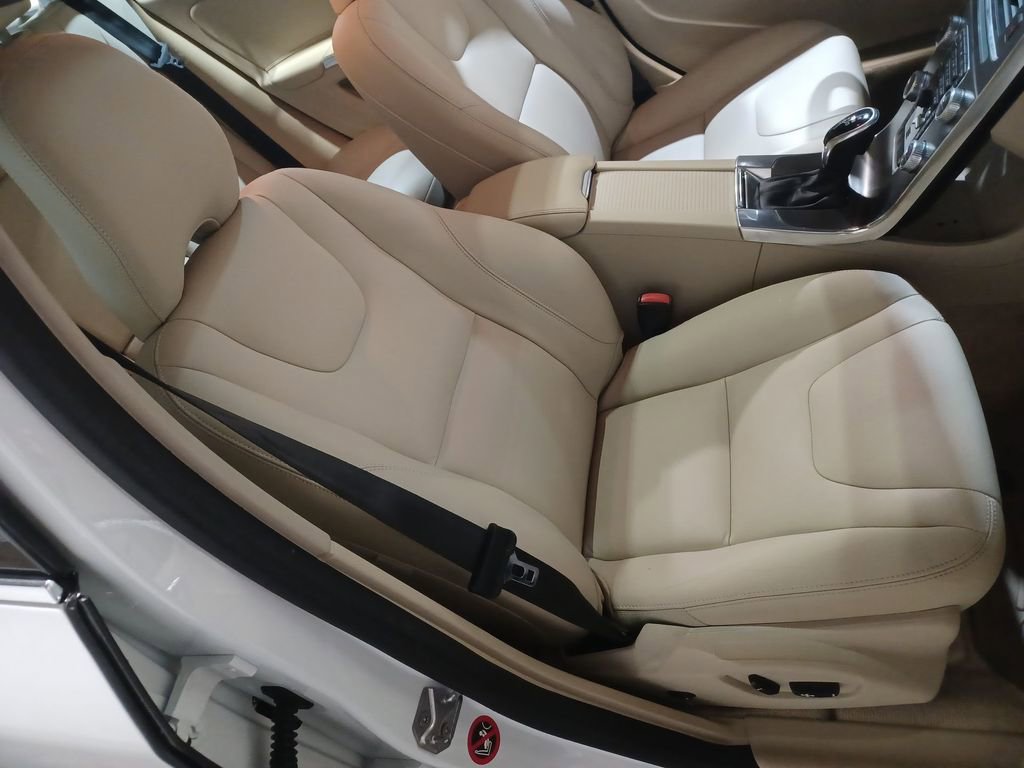 Used 2015 Volvo V60 T5 Premier image 26