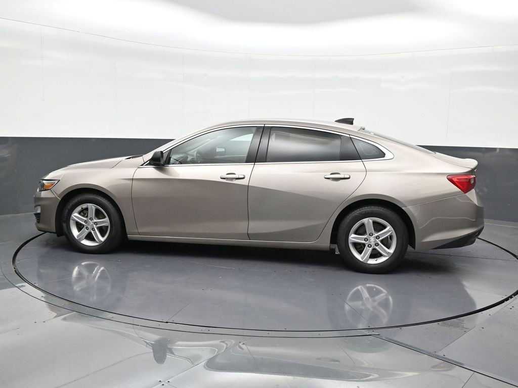 Used 2022 Chevrolet Malibu LS image 2