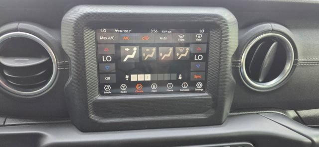 Used 2018 Jeep Wrangler Unlimited Sahara AWD/4WD image 21
