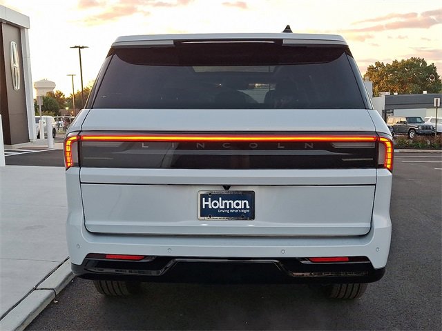 New 2025 Lincoln Navigator Reserve image 6