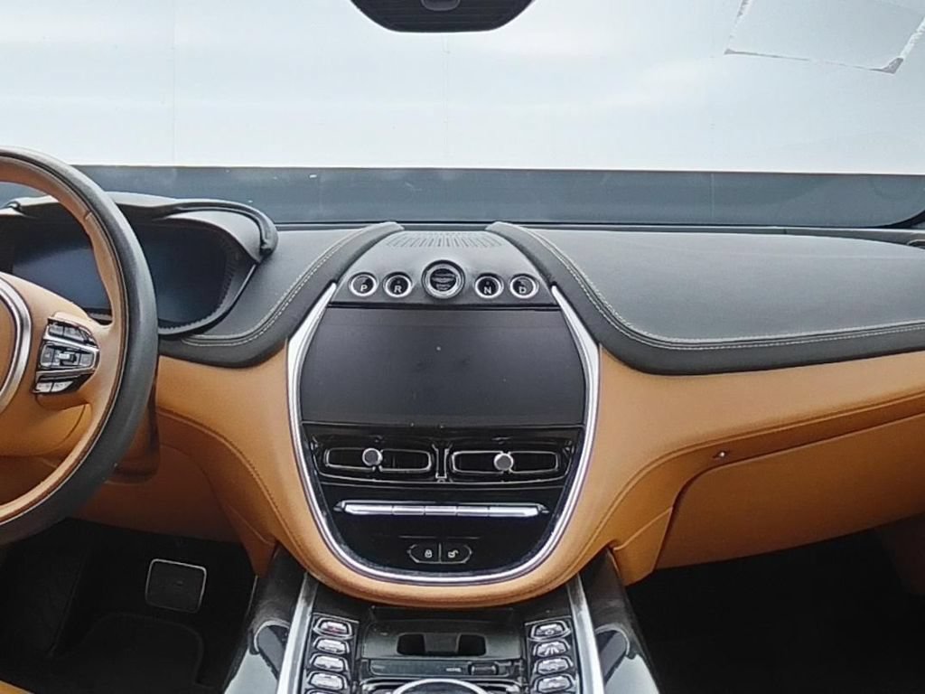 Used 2021 Aston Martin DBX AWD/4WD image 22