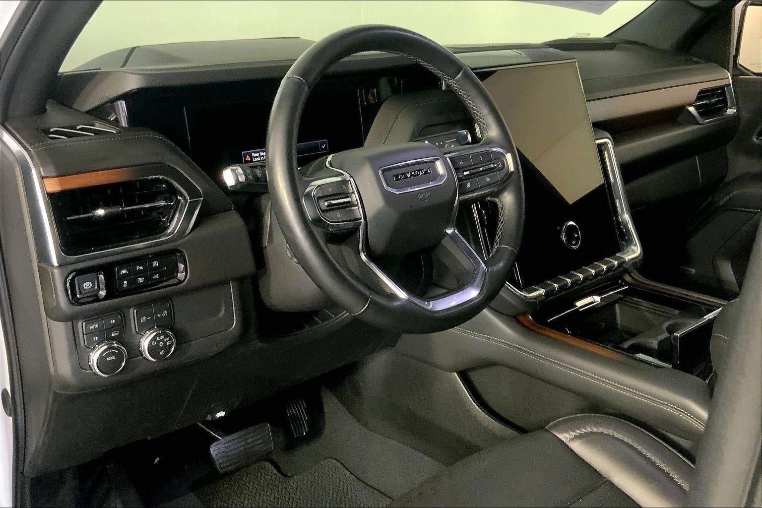 Used 2025 GMC Yukon Denali AWD/4WD image 14