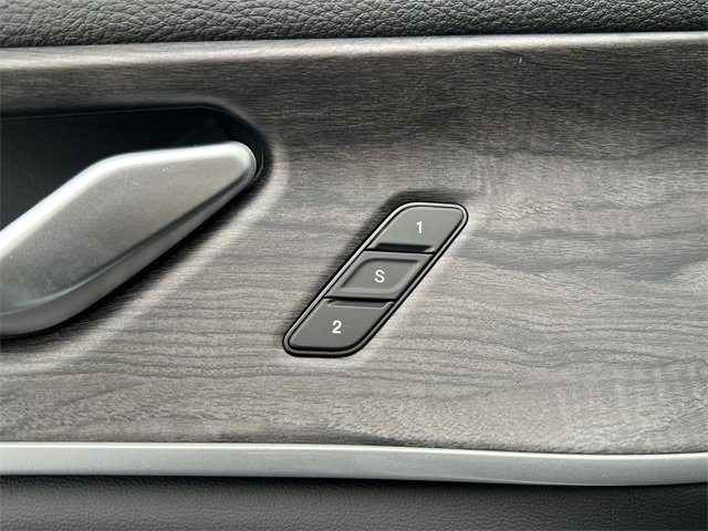 New 2025 Jeep Grand Cherokee Limited w/ Black Appearance Package image 16