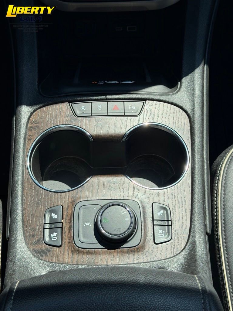 Used 2022 GMC Acadia Denali w/ Denali Ultimate Package AWD/4WD image 15