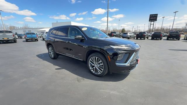 Used 2025 Buick Enclave Avenir image 2