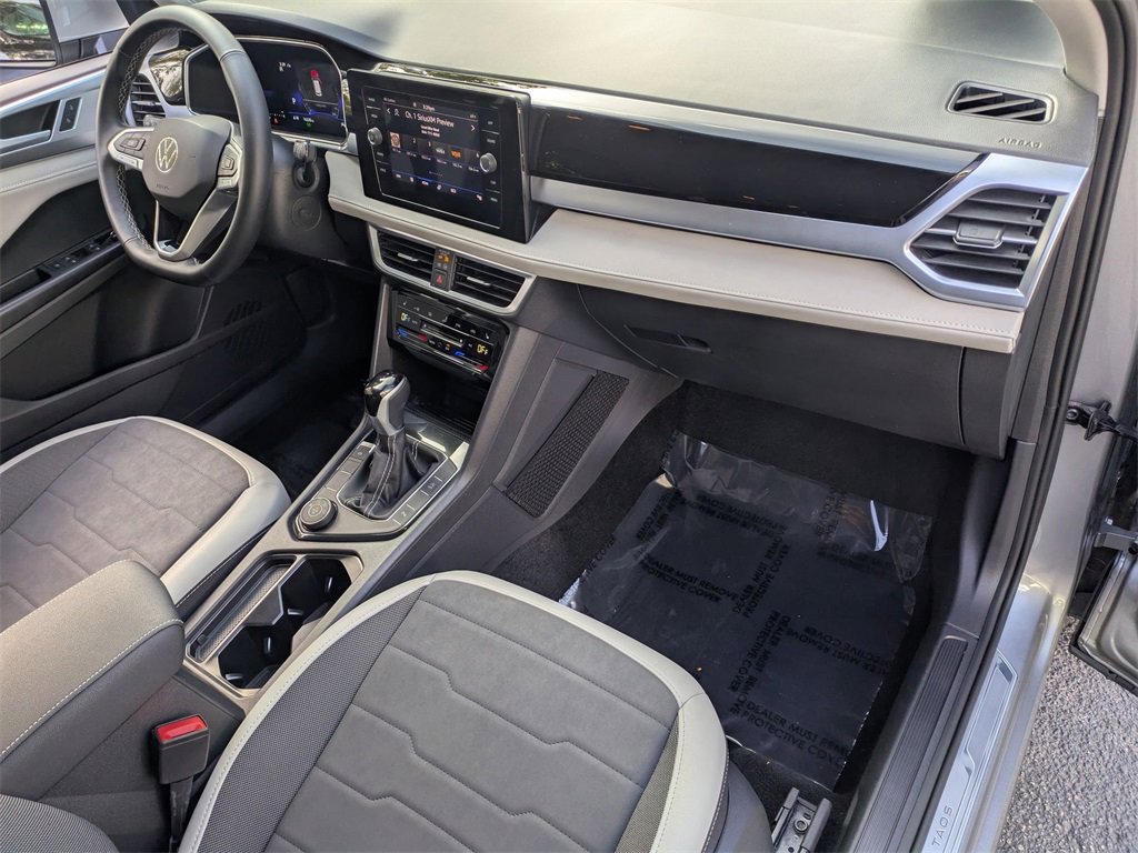 Used 2025 Volkswagen Taos SE image 34