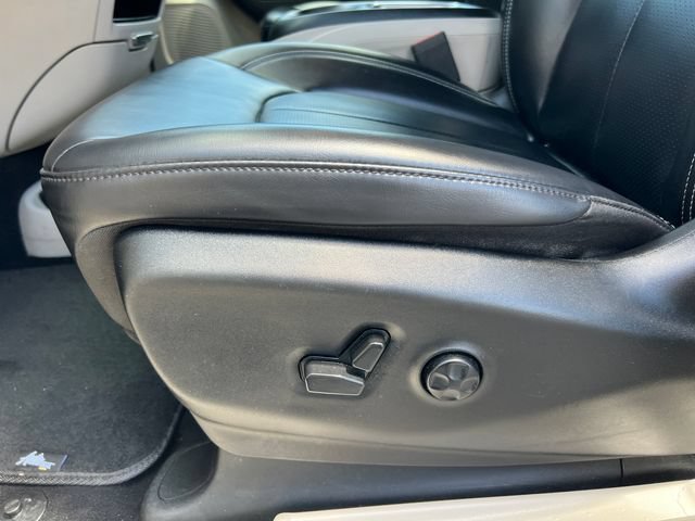 Used 2023 Chrysler Pacifica Touring-L FWD image 11