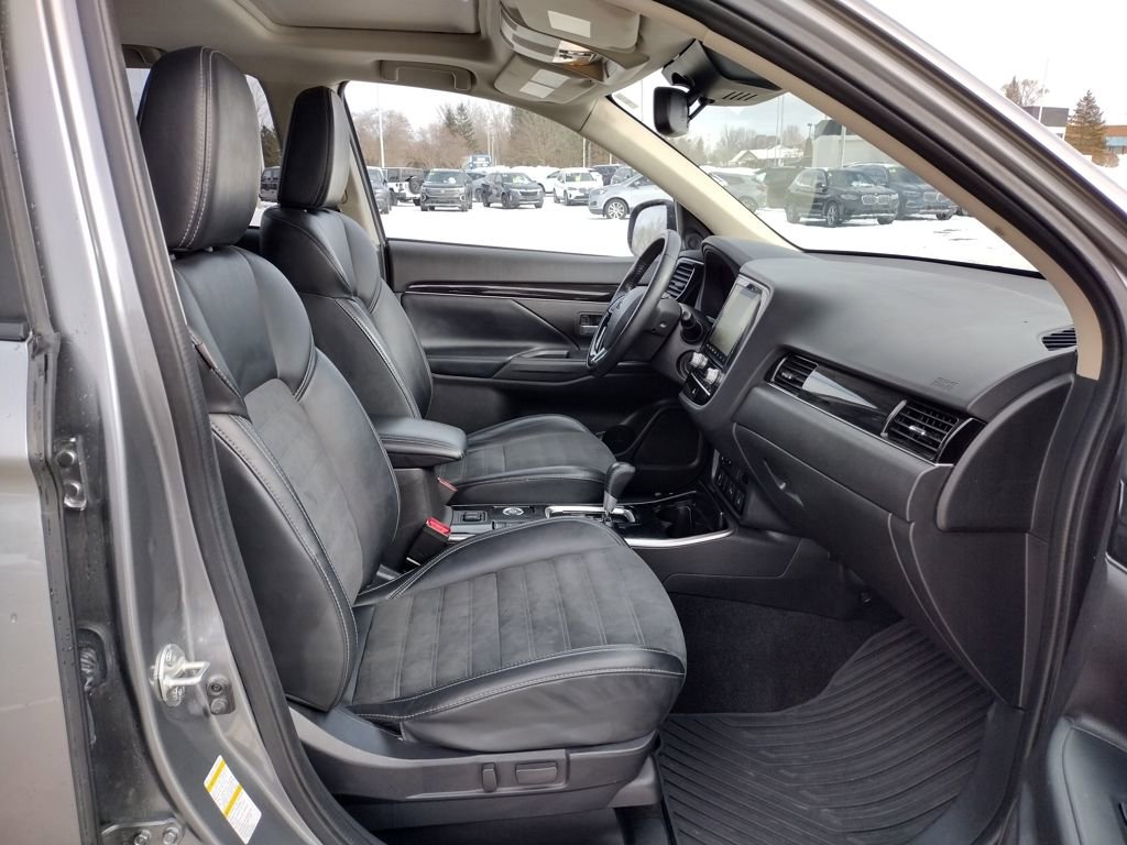 Used 2020 Mitsubishi Outlander SE image 12