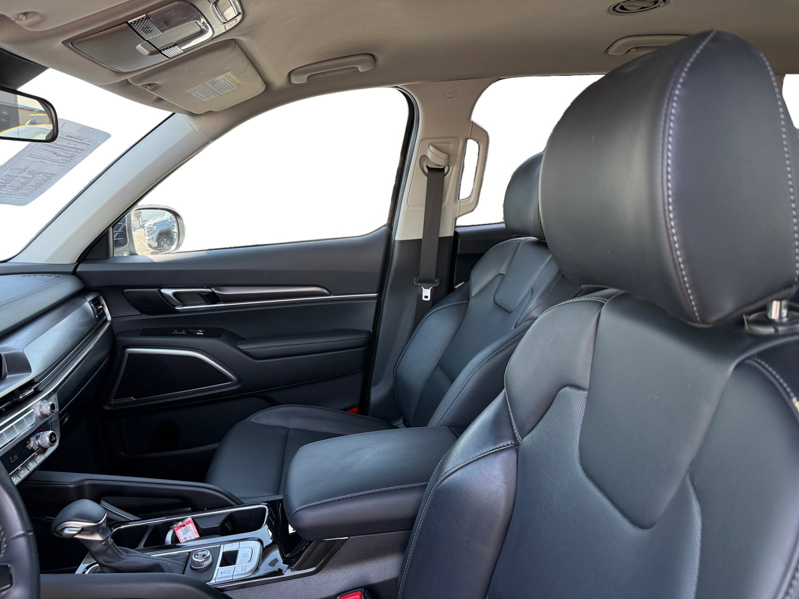 Used 2025 Kia Telluride LX FWD image 10