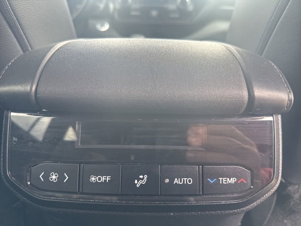Used 2023 Toyota Highlander XSE FWD image 23