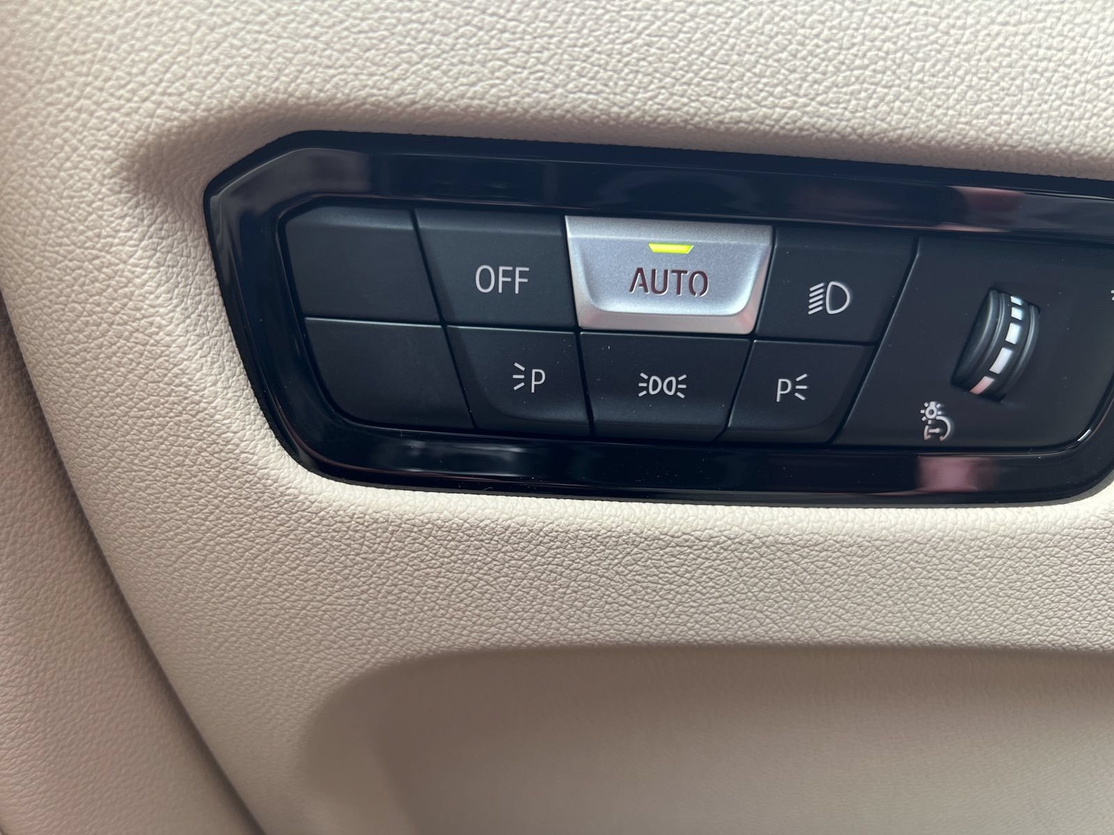 New 2026 BMW i4 xDrive40i AWD/4WD image 17