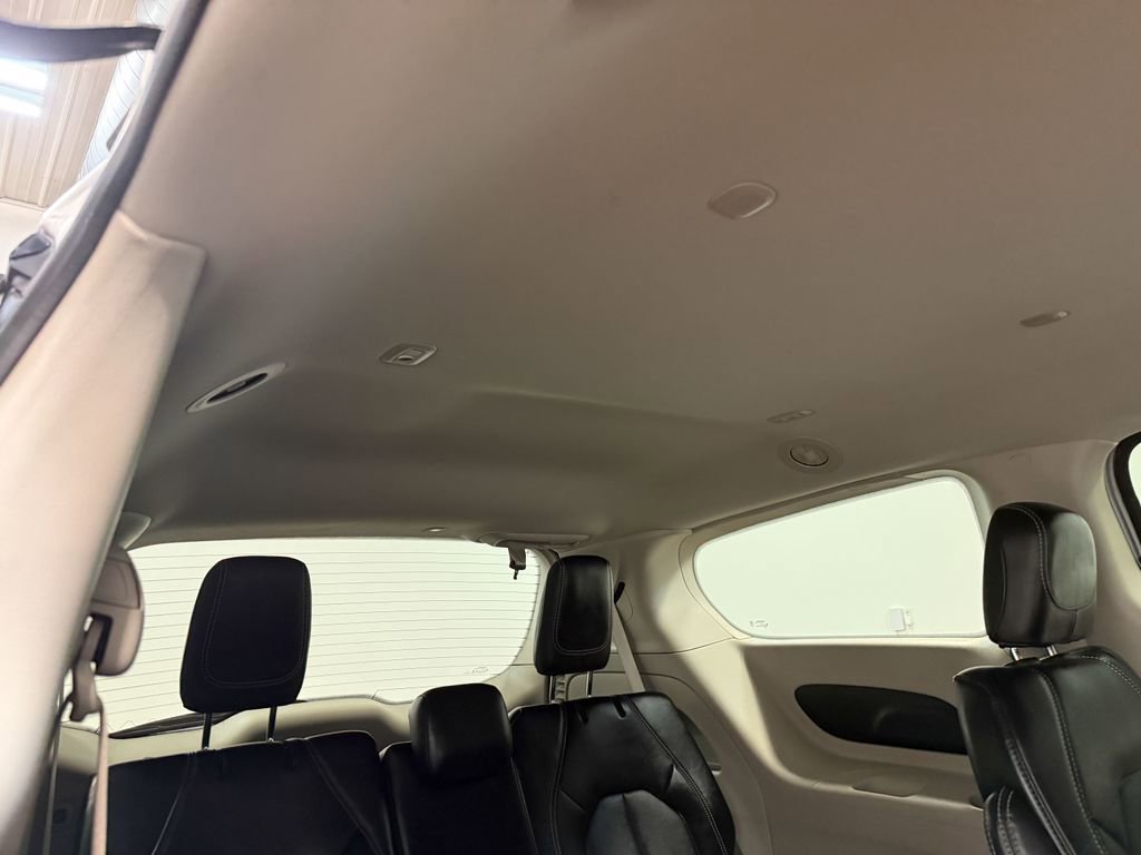 Used 2024 Chrysler Pacifica Touring-L image 70