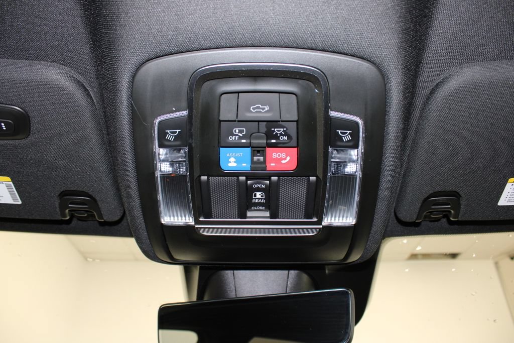 Used 2022 RAM 1500 Limited AWD/4WD image 16