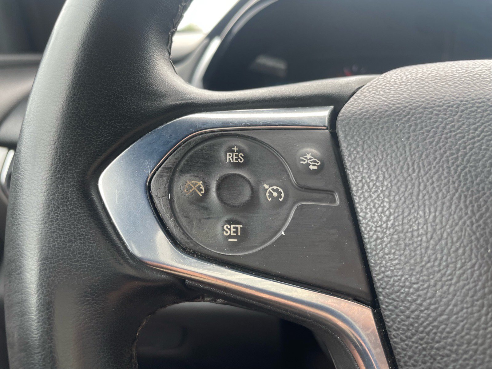 Used 2023 Chevrolet Traverse LT FWD image 17