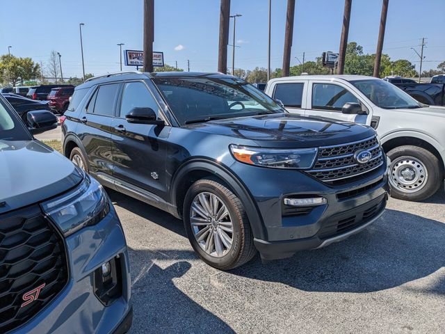 Used 2023 Ford Explorer King Ranch w/ Technology Package image 3