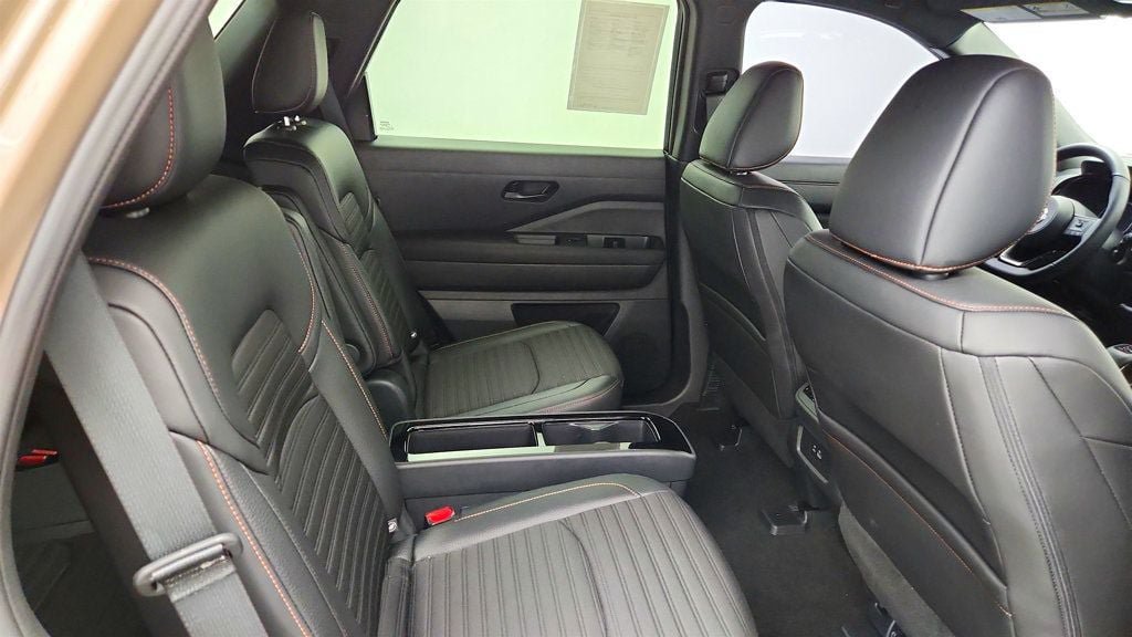 Used 2025 Nissan Pathfinder Rock Creek AWD/4WD image 21