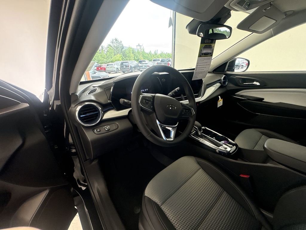 New 2026 Chevrolet Trax LT FWD image 10