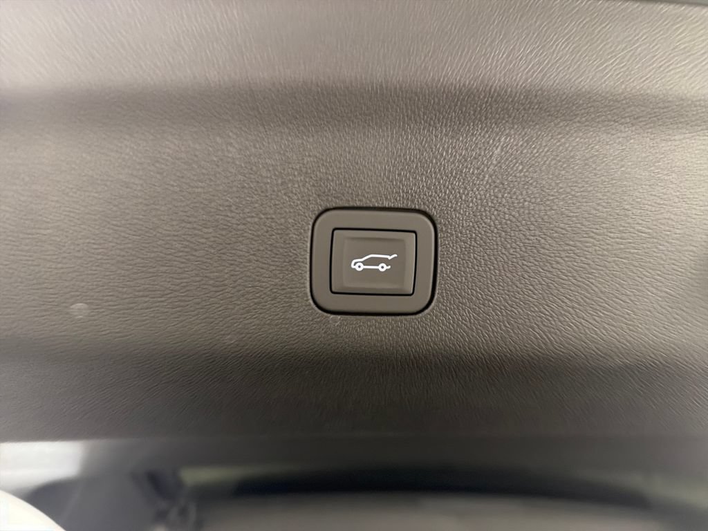 New 2026 GMC Yukon XL Denali Ultimate AWD/4WD image 9