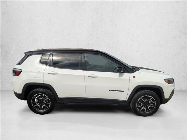 Used 2024 Jeep Compass Trailhawk image 4