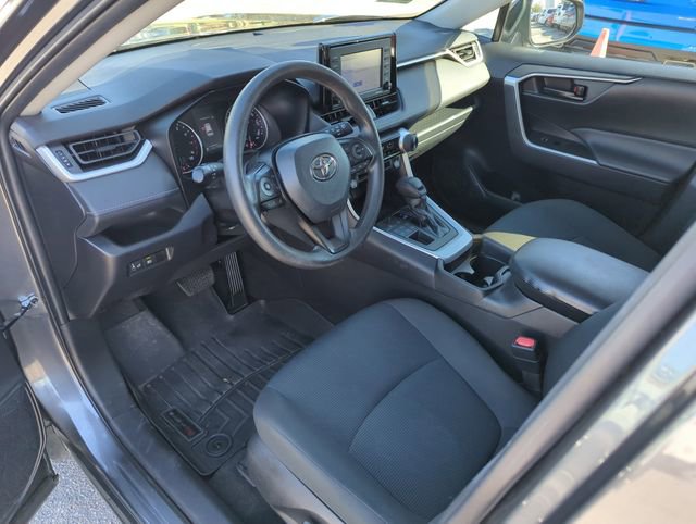 Used 2021 Toyota RAV4 LE image 10