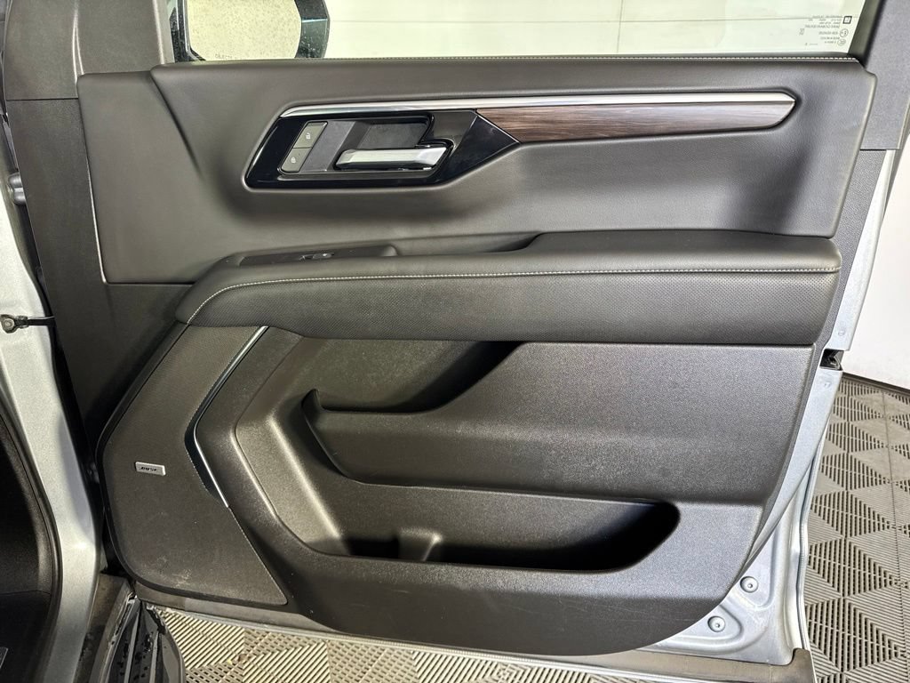 Certified 2025 Chevrolet Suburban Premier AWD/4WD image 41