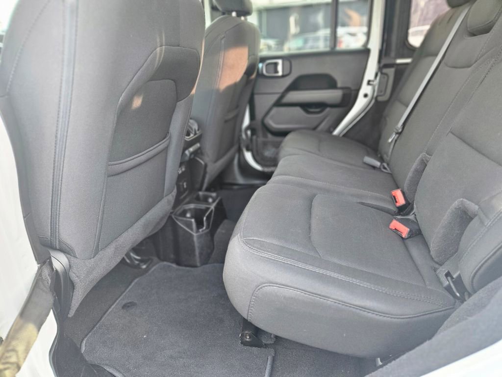 Used 2021 Jeep Wrangler Unlimited Sahara image 13