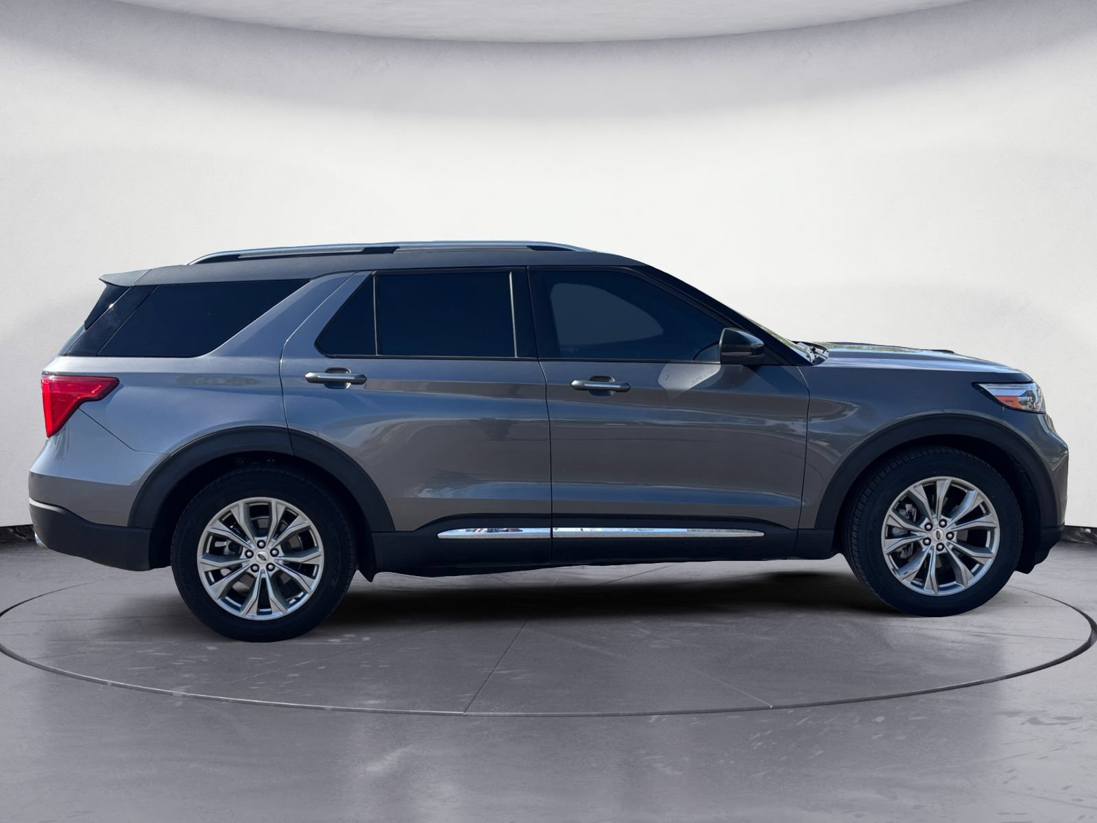 Used 2023 Ford Explorer Limited w/ Equipment Group 301A RWD image 6