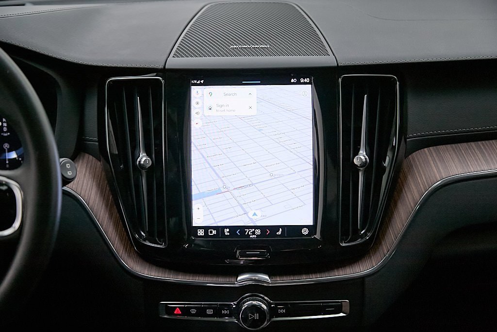 Certified 2023 Volvo XC60 B5 Ultimate w/ Climate Package image 31