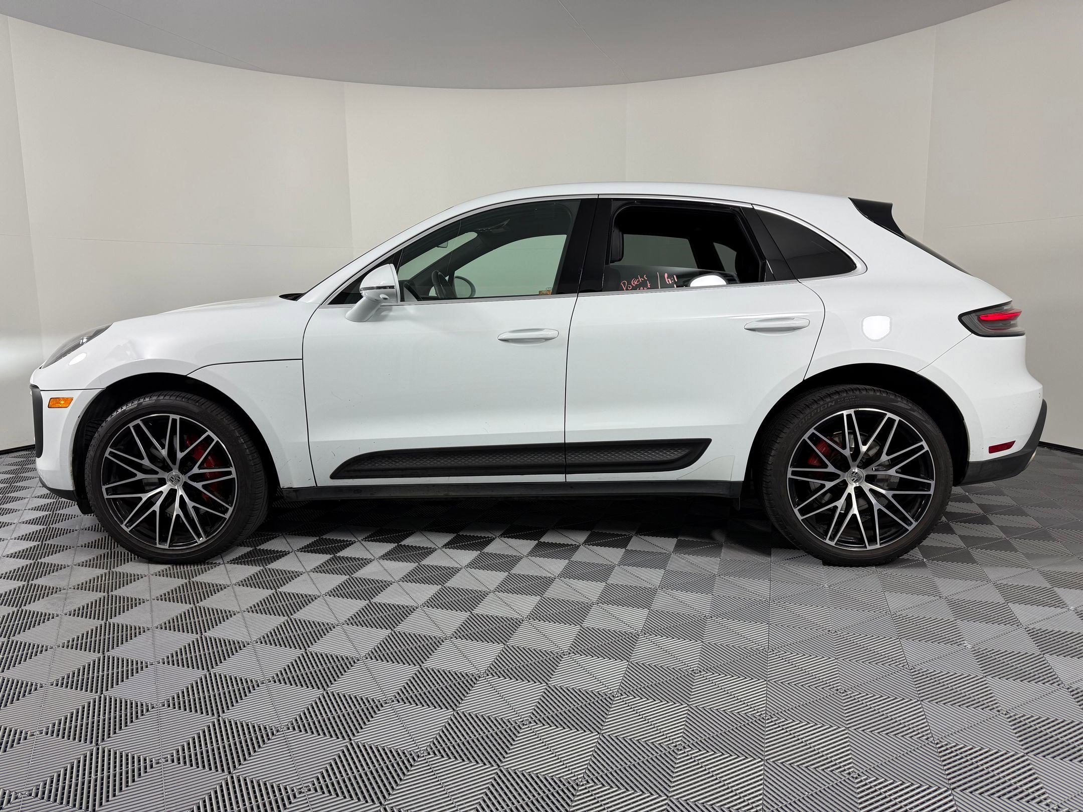 Certified 2023 Porsche Macan S image 2