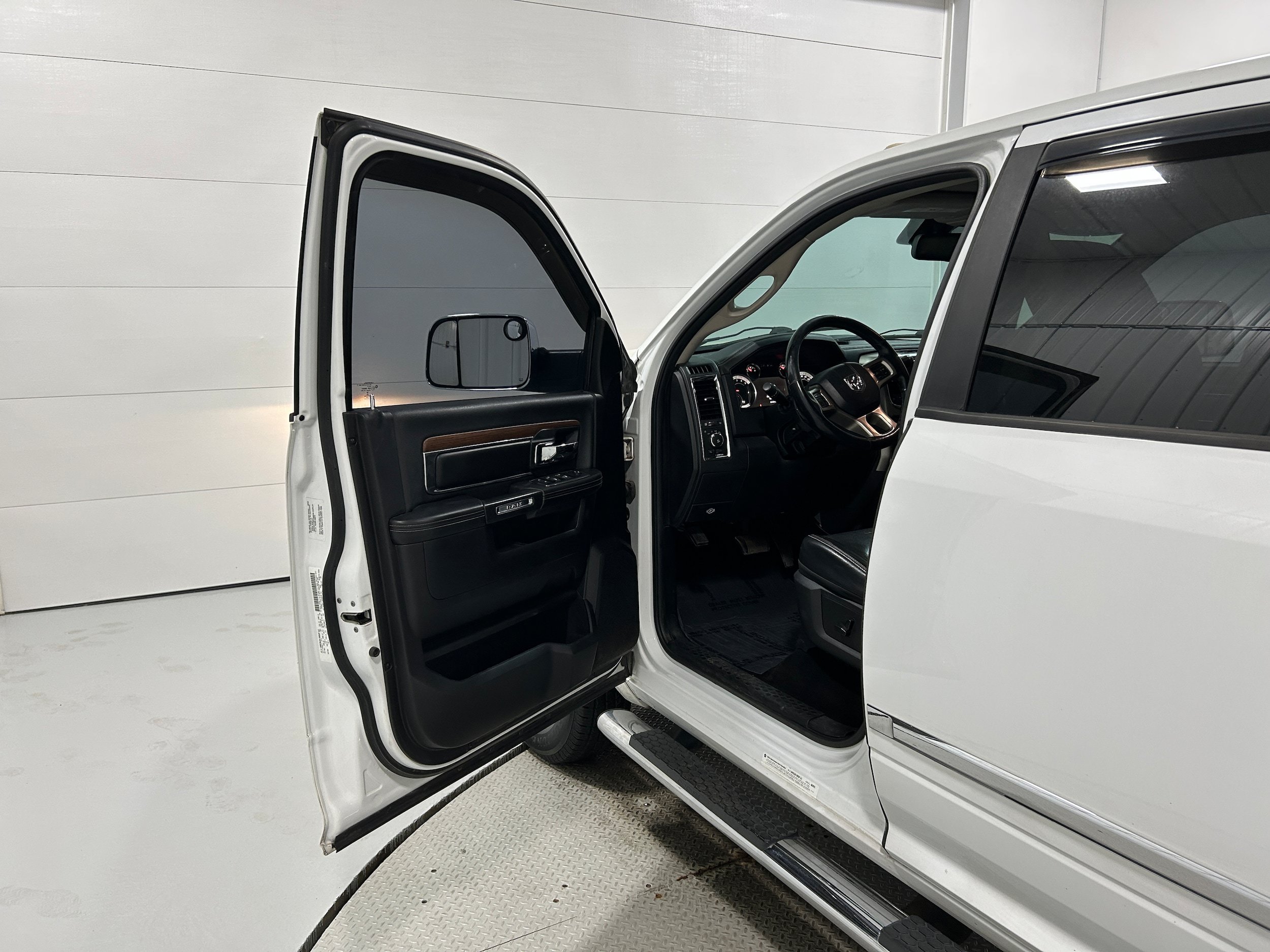Used 2013 RAM 3500 Laramie RWD image 24