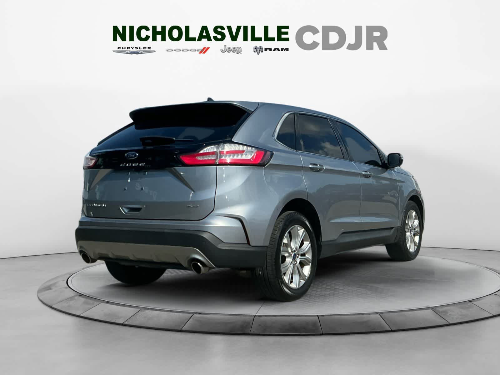 Used 2022 Ford Edge Titanium AWD/4WD image 5