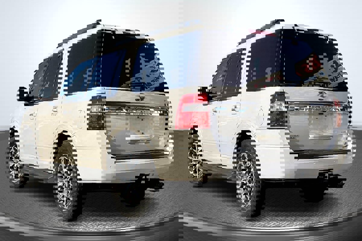 Used 2017 Ford Expedition XLT w/ Equipment Group 202A image 2