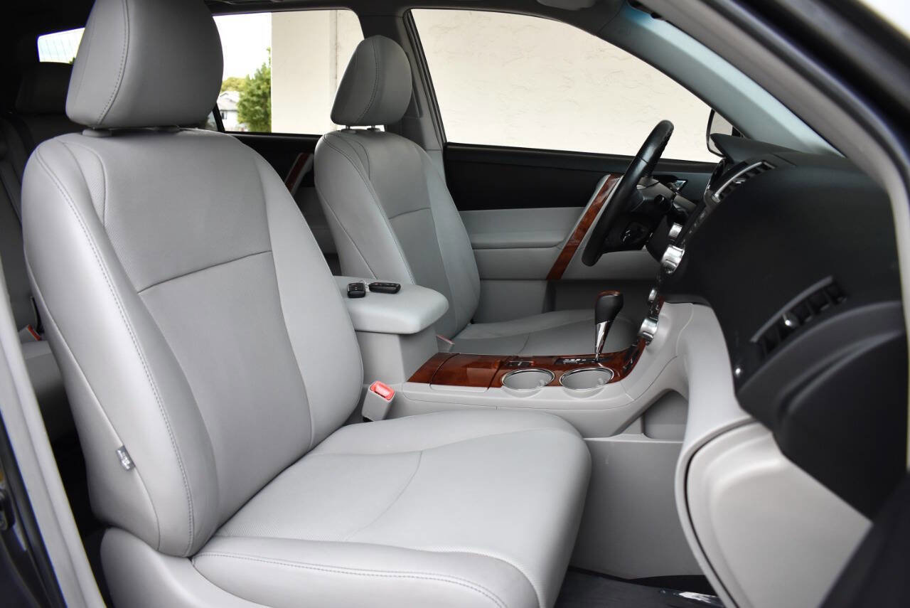 Used 2012 Toyota Highlander Limited image 23