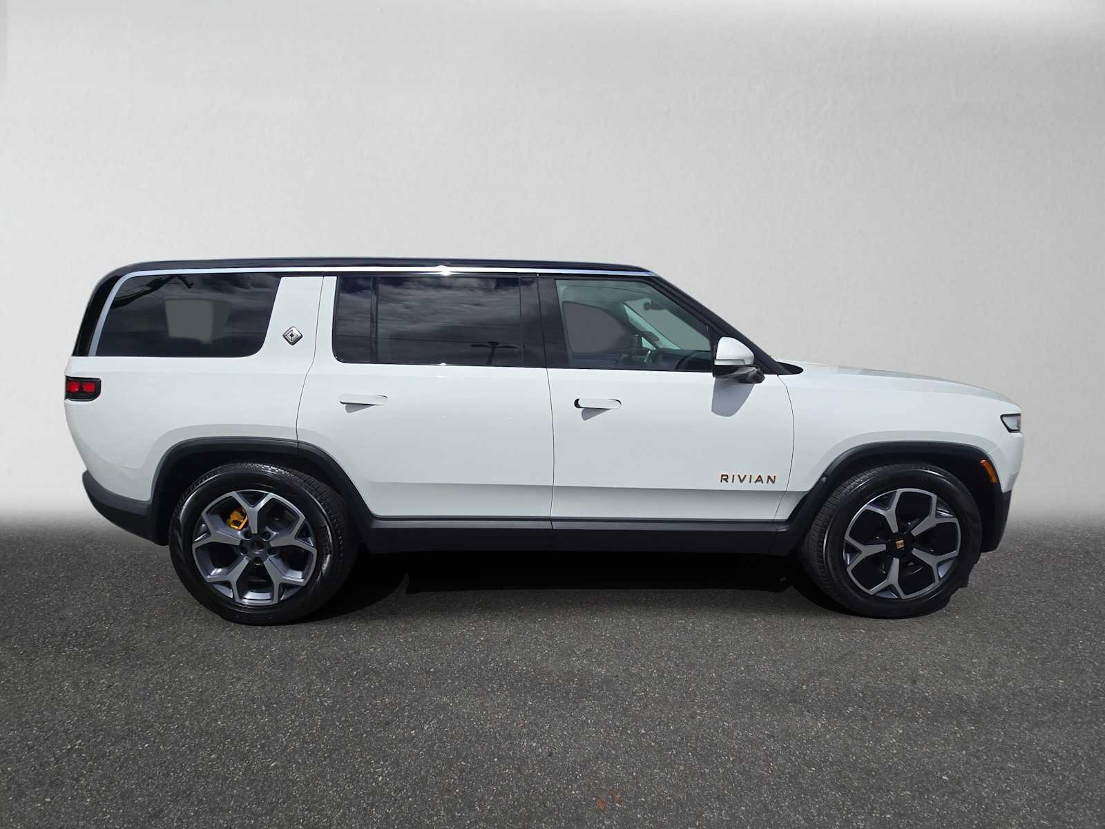 Used 2024 Rivian R1S Adventure AWD/4WD image 2
