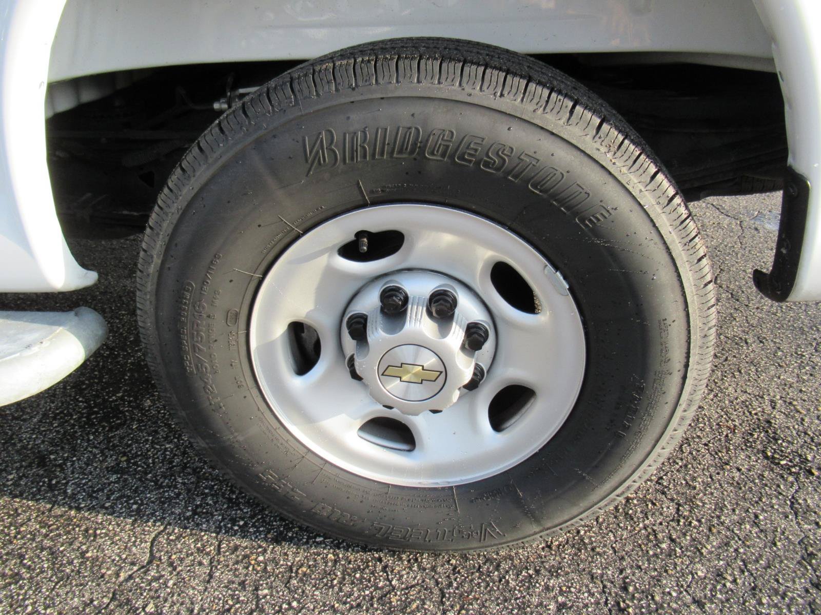 Used 2025 Chevrolet Express 2500 w/ Driver Convenience Package RWD image 8