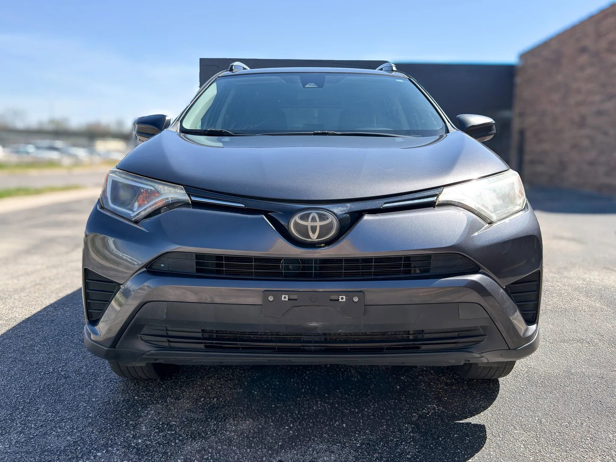 Used 2018 Toyota RAV4 LE image 2