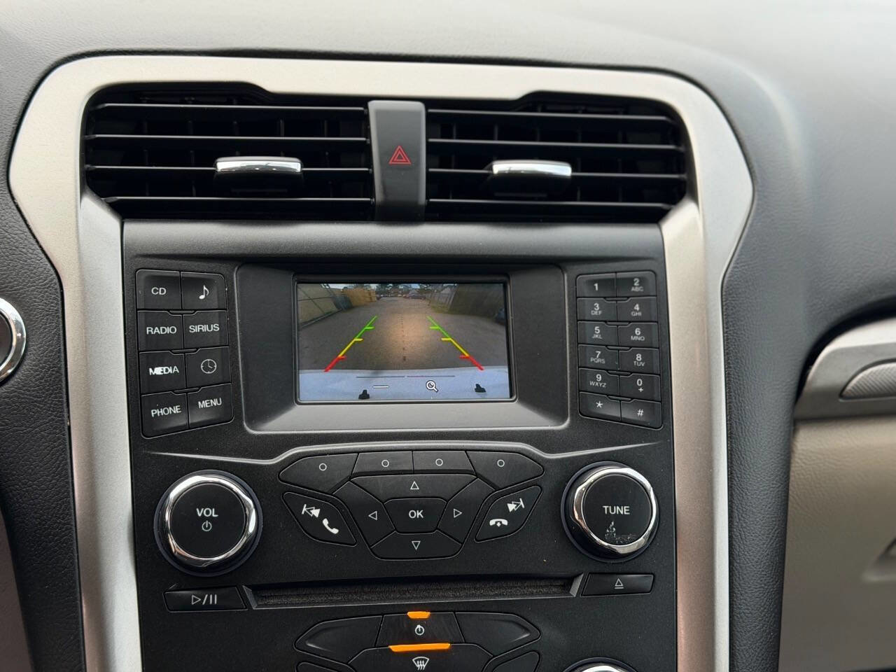 Used 2018 Ford Fusion SE image 20