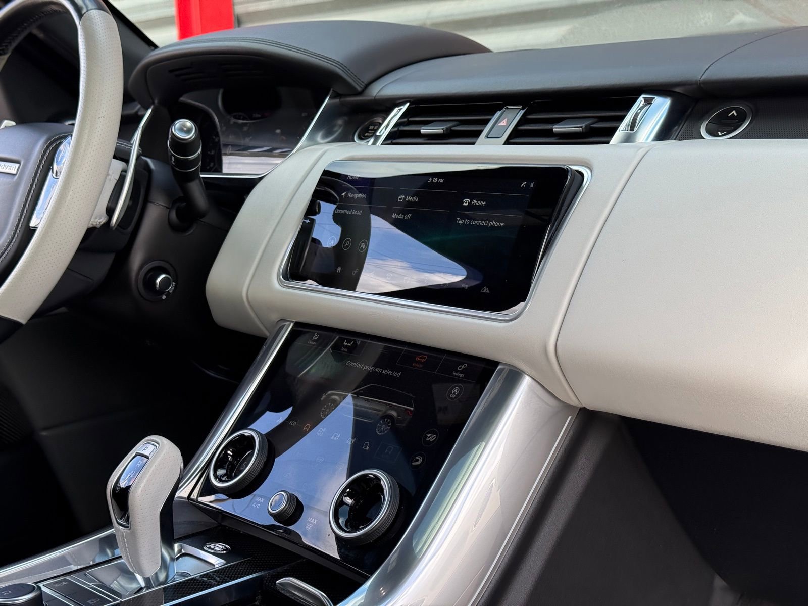 Used 2020 Land Rover Range Rover Sport SVR image 27