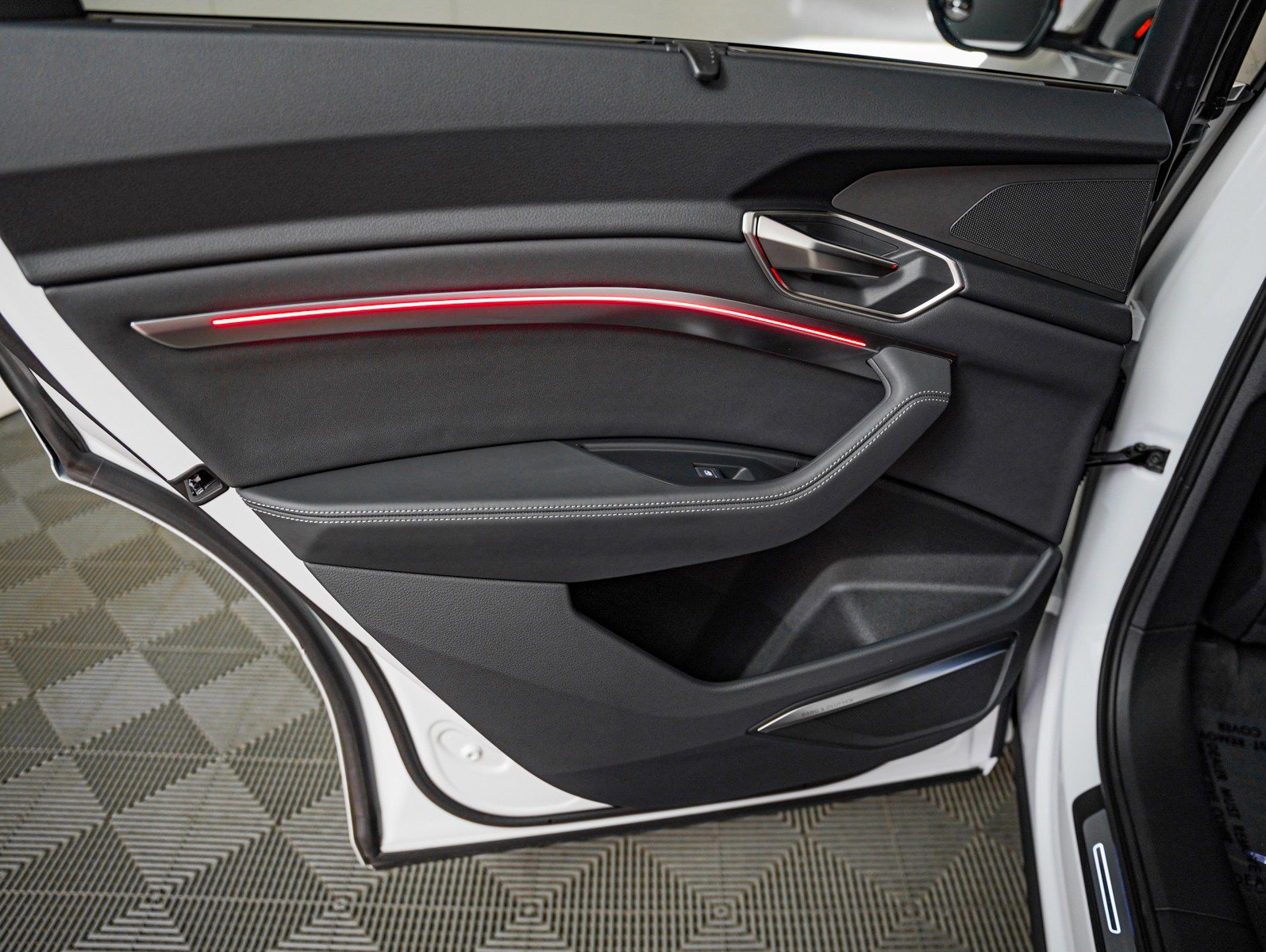 Certified 2024 Audi Q8 e-tron Prestige w/ Prestige Package image 25