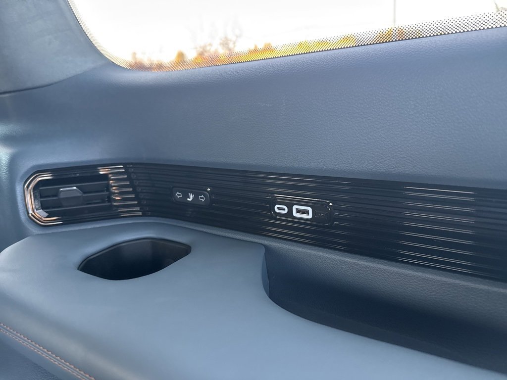 Used 2024 Jeep Grand Wagoneer Series III w/ HD Trailer Tow Package image 15