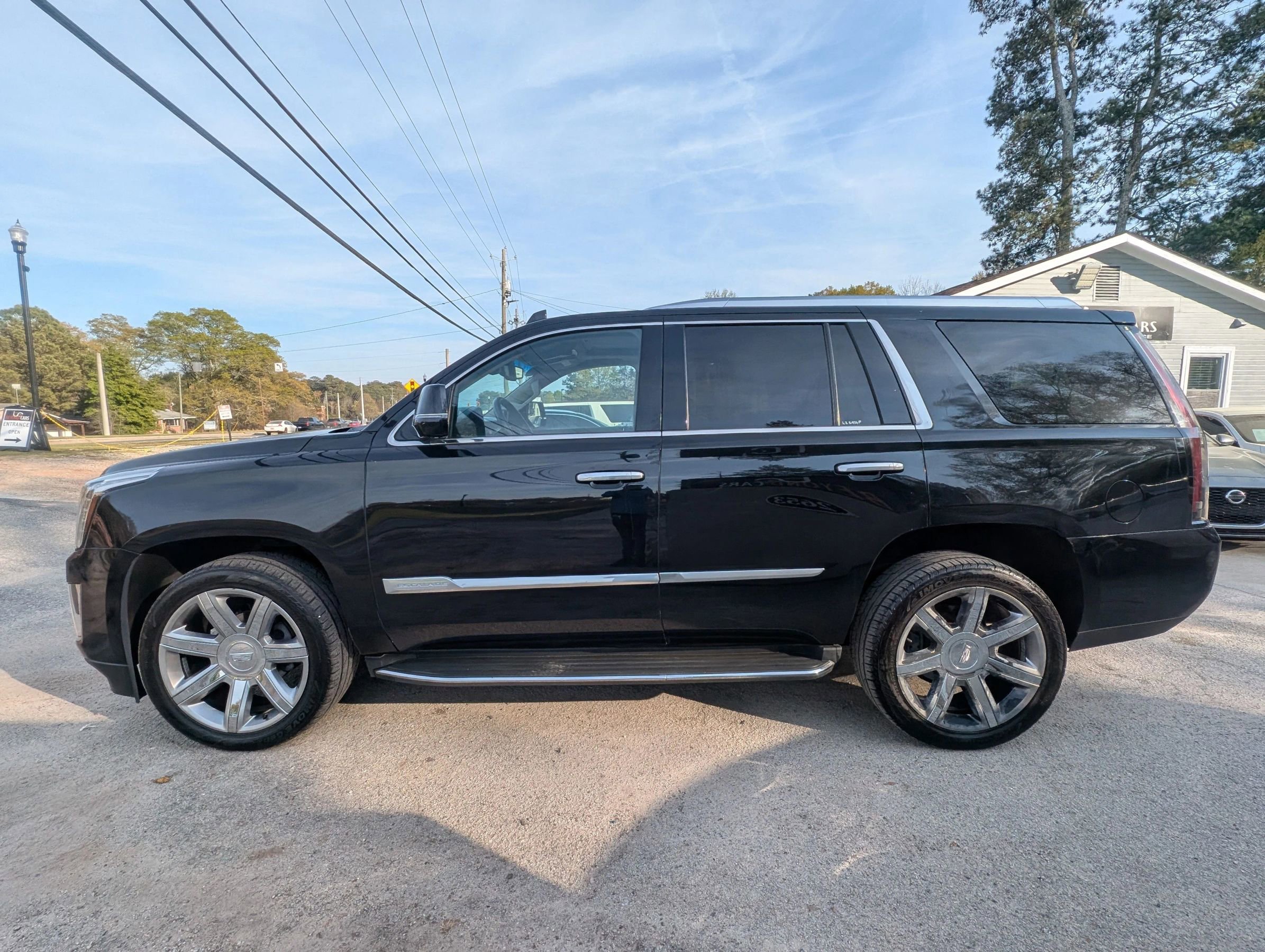 Used 2016 Cadillac Escalade Luxury image 4